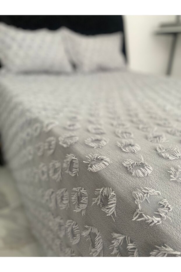 Gray Pompom Model - 1