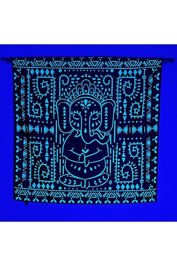 Shining Ganesha / Blacklight ile Parlayan Duvar Örtüsü Neon UV Aktif Tapestry - 4