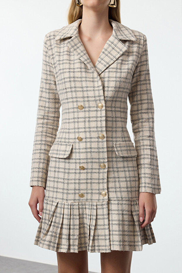 Tkana sukienka w kratę w kolorze ecru - TWOAW23EL00870 - 4