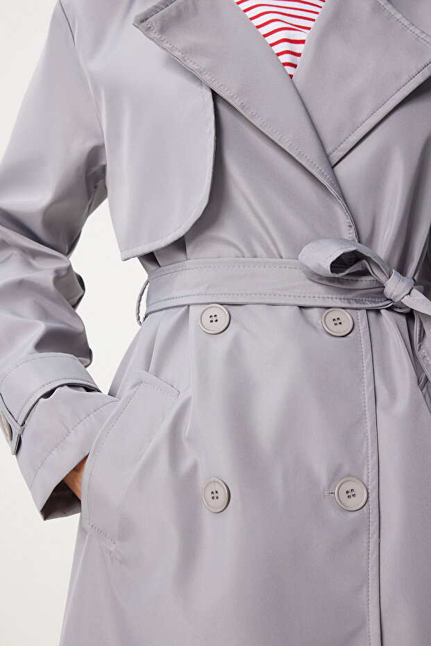 Grauer, fließender langer Trenchcoat für Damen – DD01334 - 7