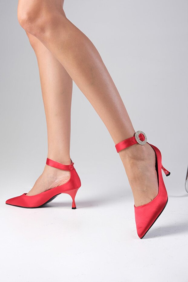 Damskie wieczorowe buty na obcasie Felicia w kolorze satynowym z kamienną klamrą - 3