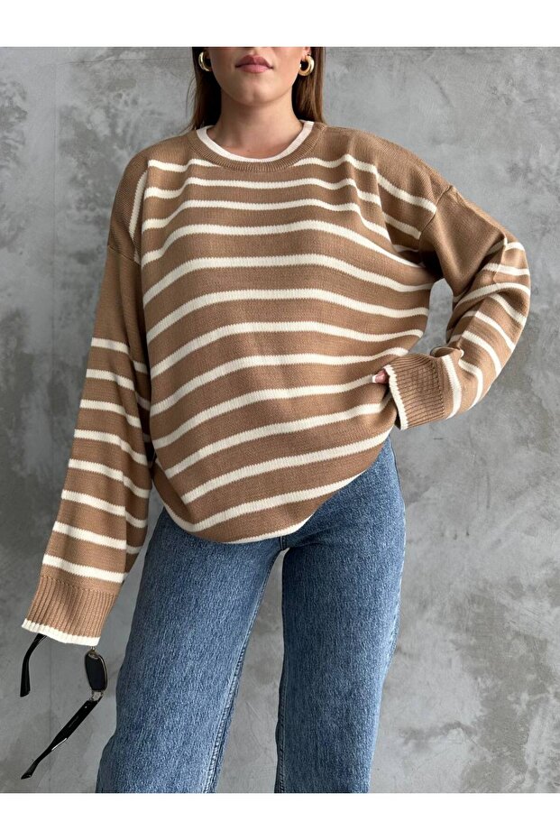 Strickpullover – gestreiftes Design - 1