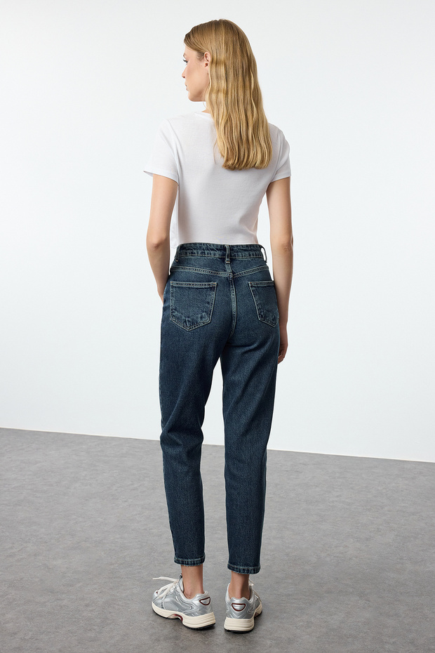 Koyu Mavi Yüksek Bel Slim Mom Jeans TWOAW25JE00153 - 5