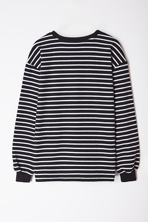 Siyah-Beyaz Oversize/Geniş Kesim Yumuşak Dokulu Çizgili Şardonsuz Sweatshirt TMNAW25SW00169 - 4