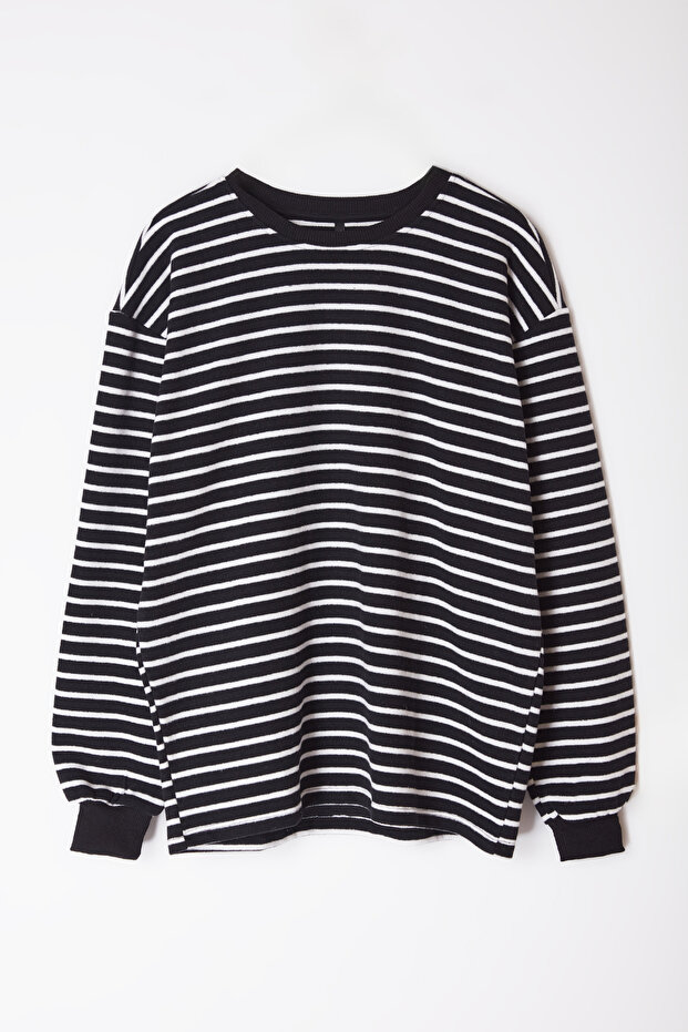 Siyah-Beyaz Oversize/Geniş Kesim Yumuşak Dokulu Çizgili Şardonsuz Sweatshirt TMNAW25SW00169 - 3