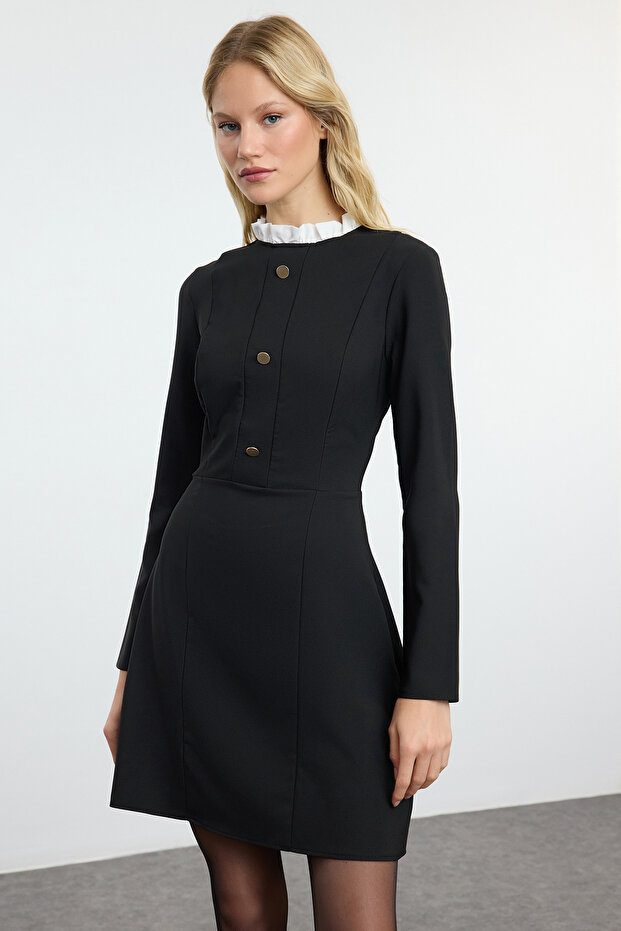 A-line mini-kleid v Schwarz - Knopfdetail, Gewebt, Twoaw25el00132 - 2