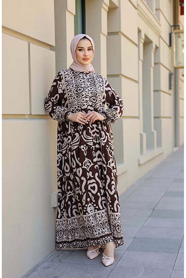 موديل 4101-02 فستان بني منقوش بنصف فتحة - 2