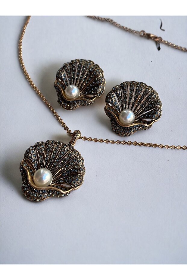 مجموعة قلادة وأقراط على شكل صدف منقوشة - 2