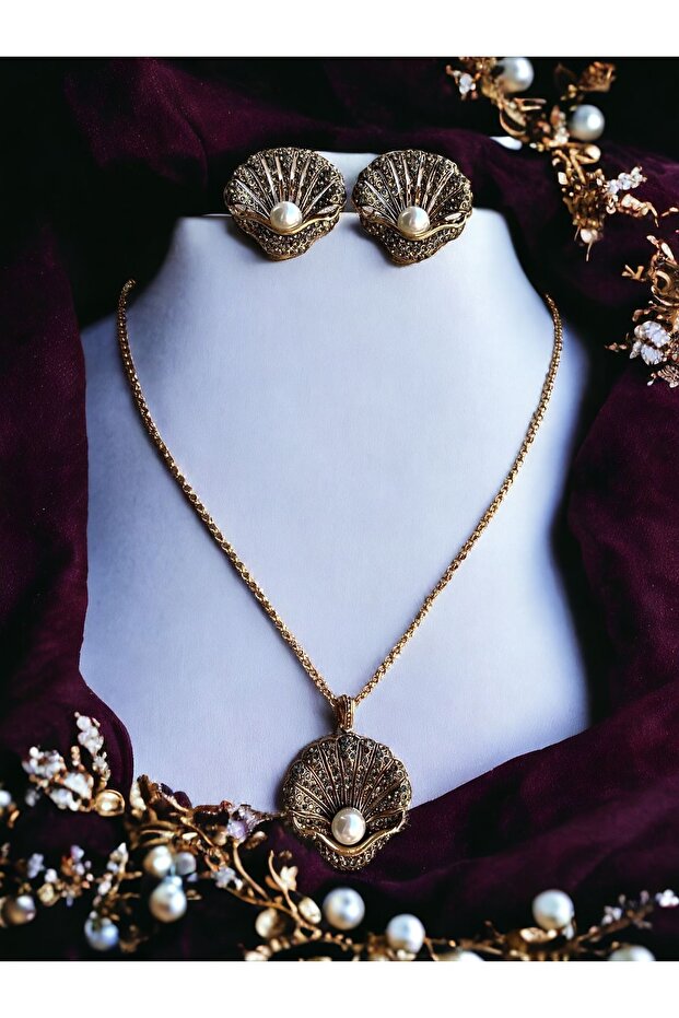 مجموعة قلادة وأقراط على شكل صدف منقوشة - 1