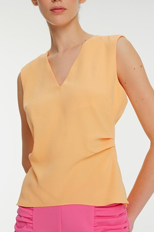 V Yakalı Krep Bluz - 1