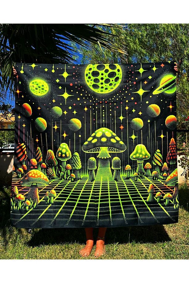 Mushrooms in the Matrix / Blacklight ile Parlayan Neon Duvar Örtüsü Kalın ve Ağır Kumaş Tapestry - 4