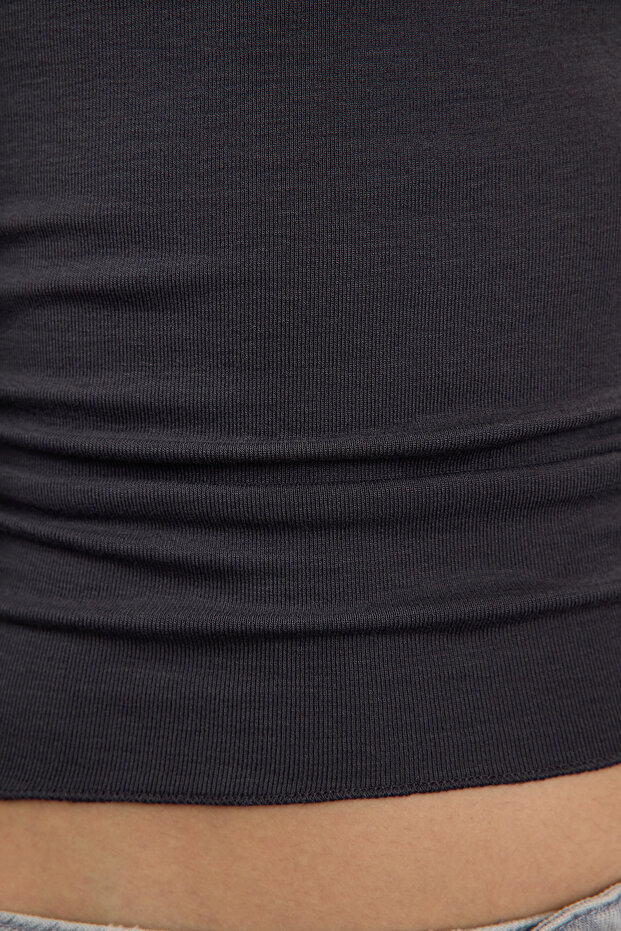 Antrasit Viskon/Yumuşak Kumaşlı Fitted Büzgü/Drape Detaylı Kayık Yaka Esnek Örme Bluz TWOAW25BZ00225 - 4