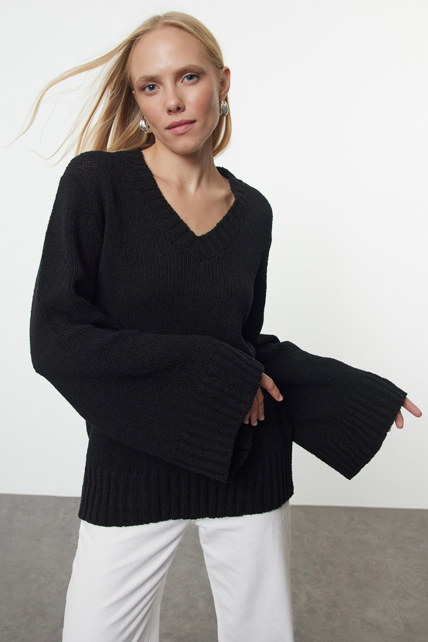 Schwarzer, nachhaltiger Basic-Strickpullover mit weiter Passform TWOAW25KZ00304 - 1