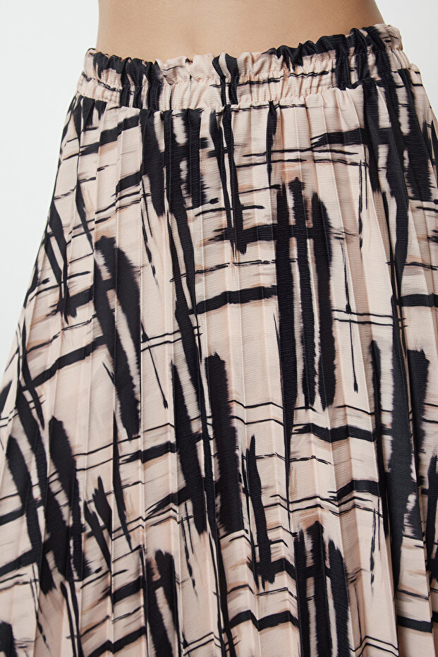Spódnica midi z satyny plisowanej - wielokolorowa i wzorzysta, tkana, TWOAW25ET00043 - 4