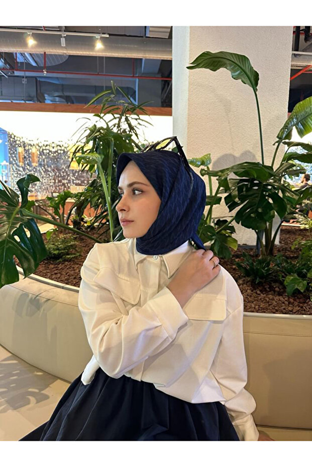 وشاح قطني بنمط حرف واحد فقط - أزرق داكن - 1