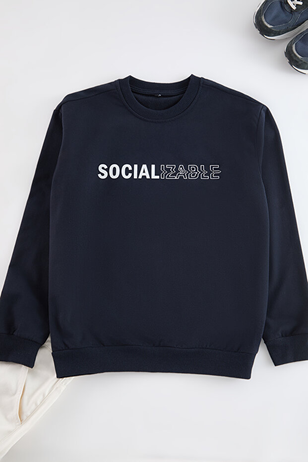 Lacivert Oversize/Geniş Kesim Slogan Baskılı İçi Polarlı/Sıcak Tutan Sweatshirt TMNAW23SW00478 - 3