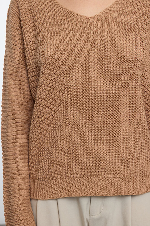 Camel Weit geschnittener Basic-Strickpullover TWOAW25KZ00348 - 4