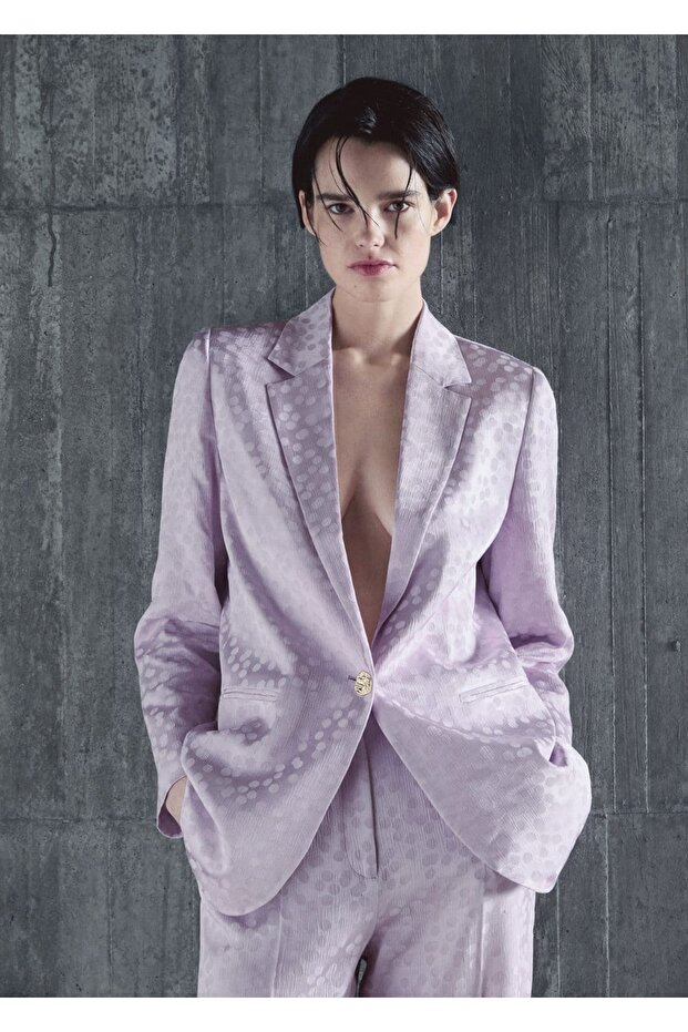 سترة من الساتان باللون الرمادي والبني - 6