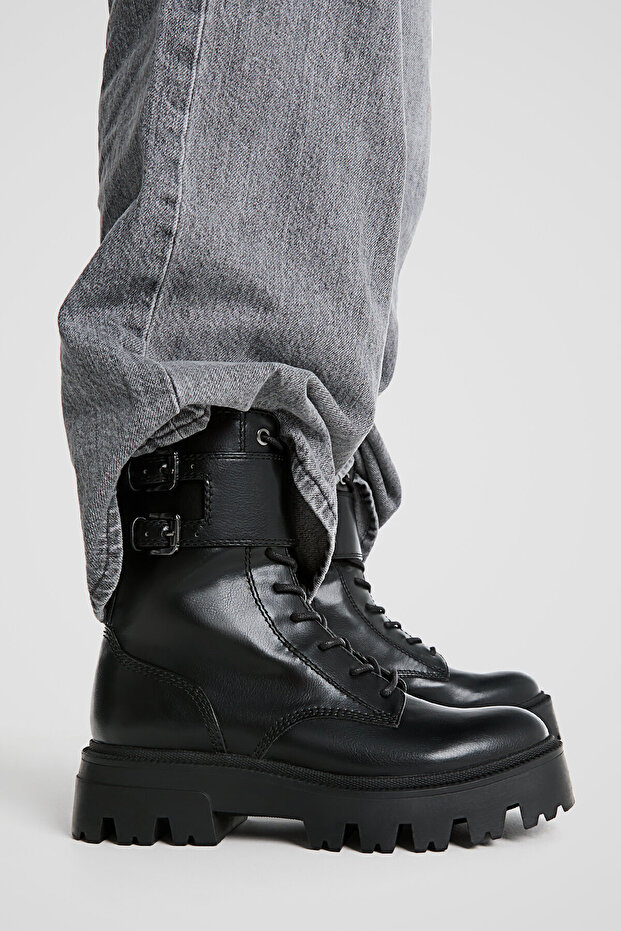 Bağcıklı düz bilekte bot - 1