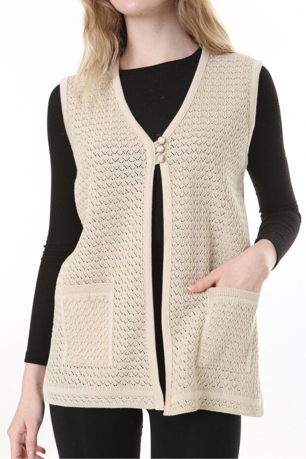 Women's Seasonal Knitted Model Three Buttons on the Front Double Pockets Mercerized Woven Classic Mother Vest