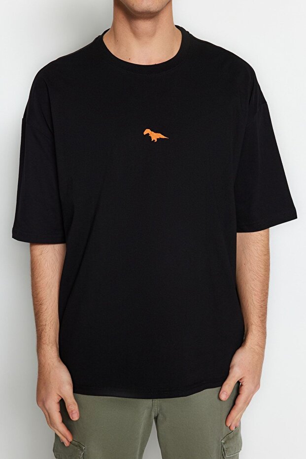 Büyük Beden Siyah Oversize/Geniş Kesim %100 Dinozor Nakışlı T-Shirt TMNSS24BF00013 - 4