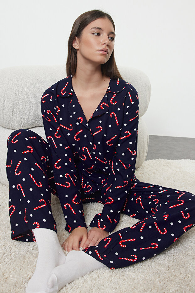 Lacivert Puantiyeli Yılbaşı Temalı Viskon Dokuma Pijama Takımı THMAW25PT00168