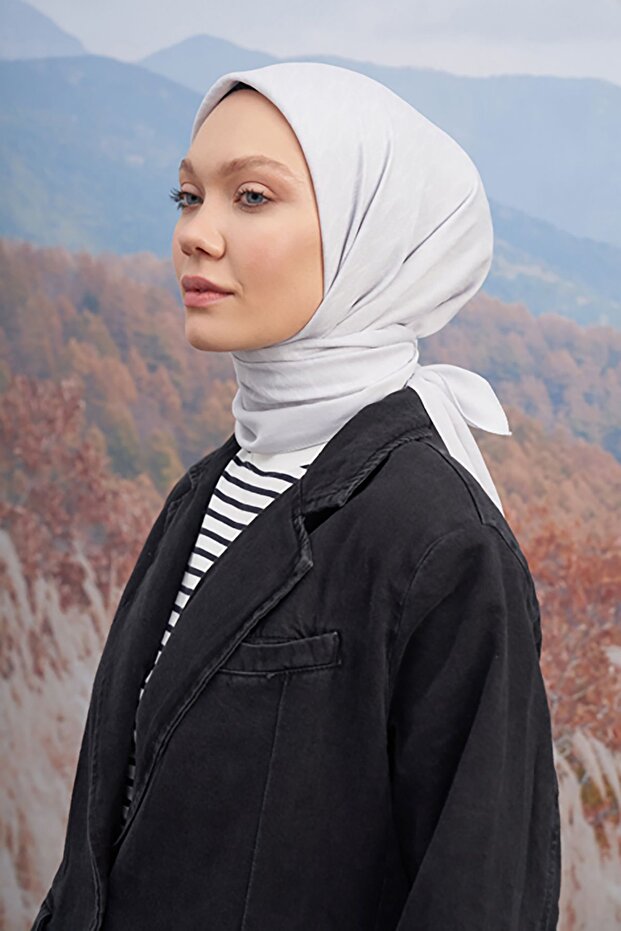 وشاح من القطن بنمط حرف A - فضي - 4