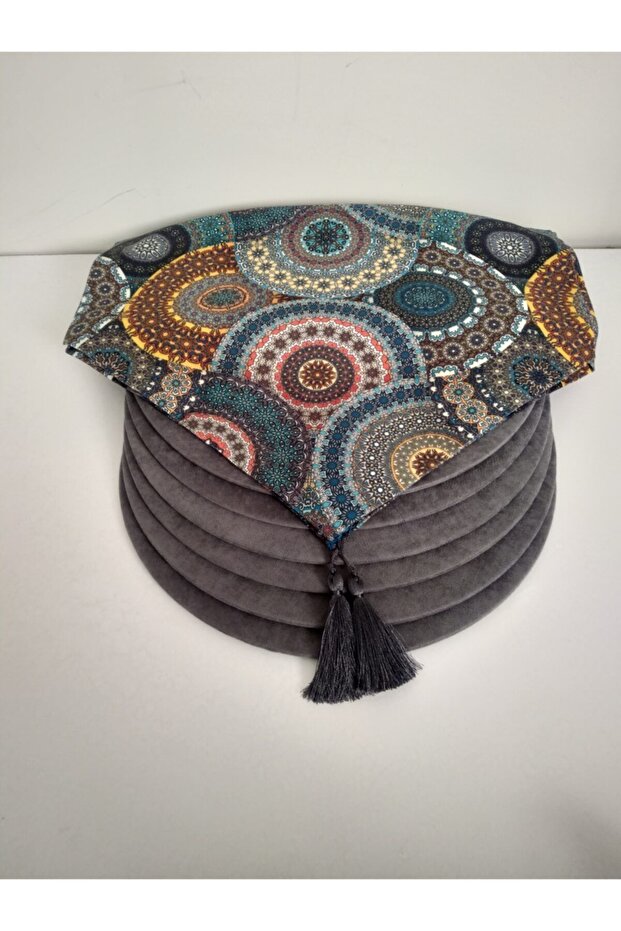 Placemat Set Authentic Patterned Runner (6 Gray Plates) - 1