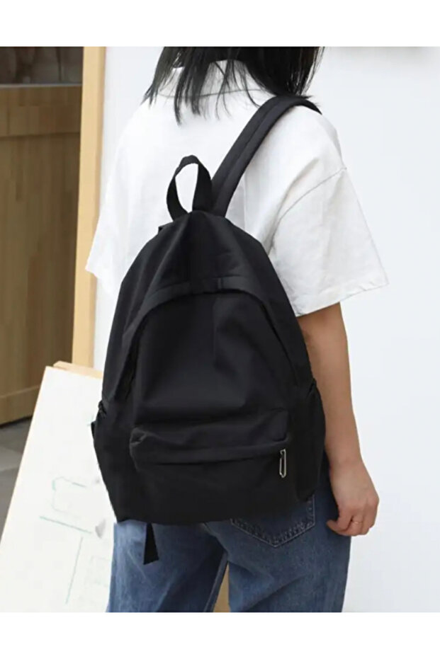 حقيبة ظهر مدرسية سوداء عادية - 1