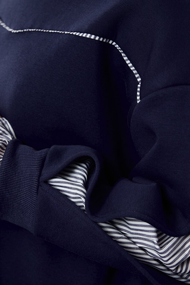 Lacivert Dokuma Detaylı Relaxed/Rahat Kalıp Kalın İçi Polarlı Örme Sweatshirt TWOAW25SW00079 - 4