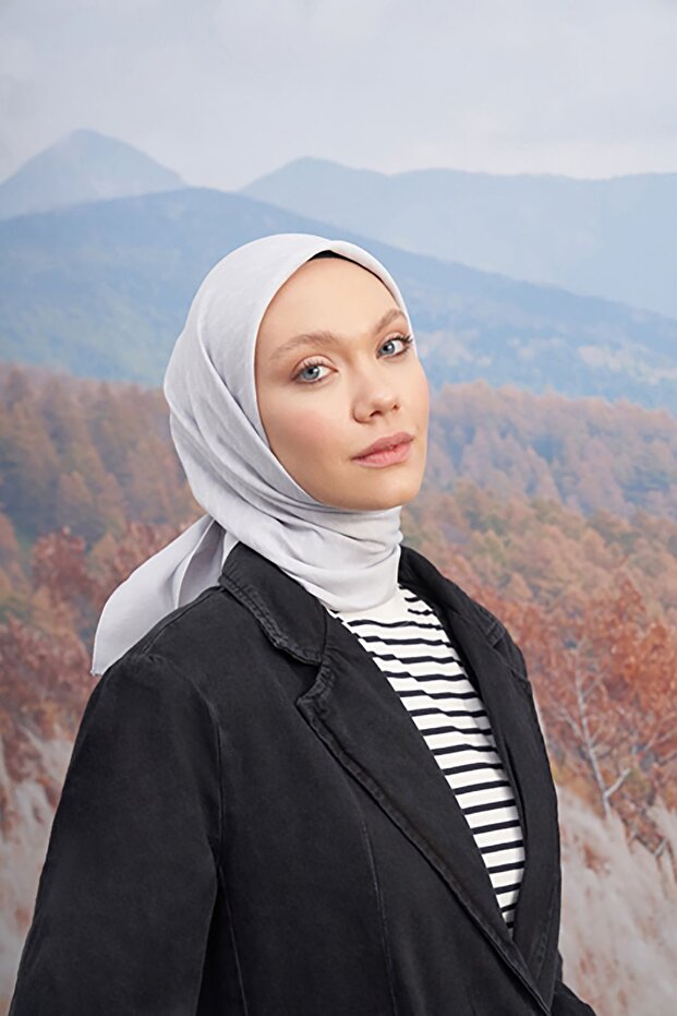 وشاح من القطن بنمط حرف A - فضي - 3