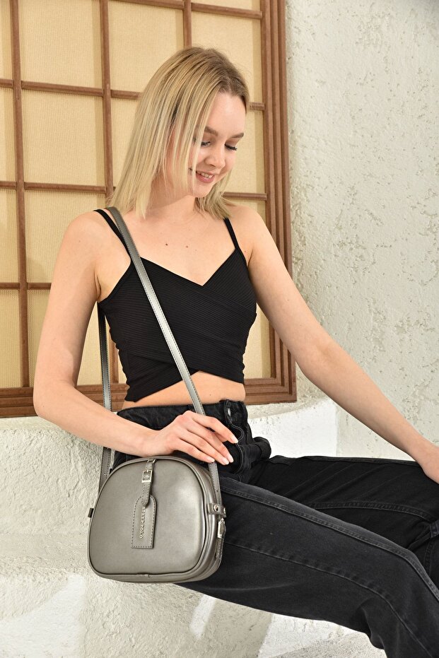 حقيبة من الجلد الصناعي بدون نمط - 1