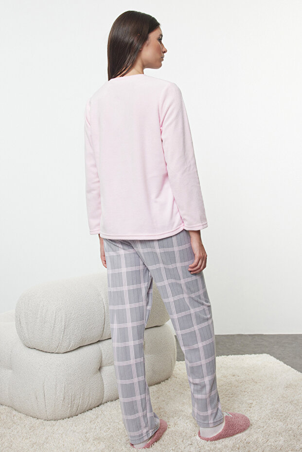 Pudra Ekoseli Slogan ve Kalpli Polar Kışlık Örme Pijama Takımı THMAW25PT00124 - 6
