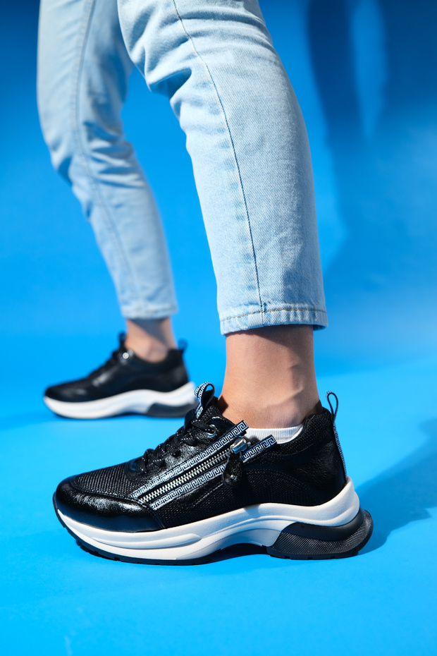 OUDE Black Women's Zippered Thick Sole Sports Sneakers