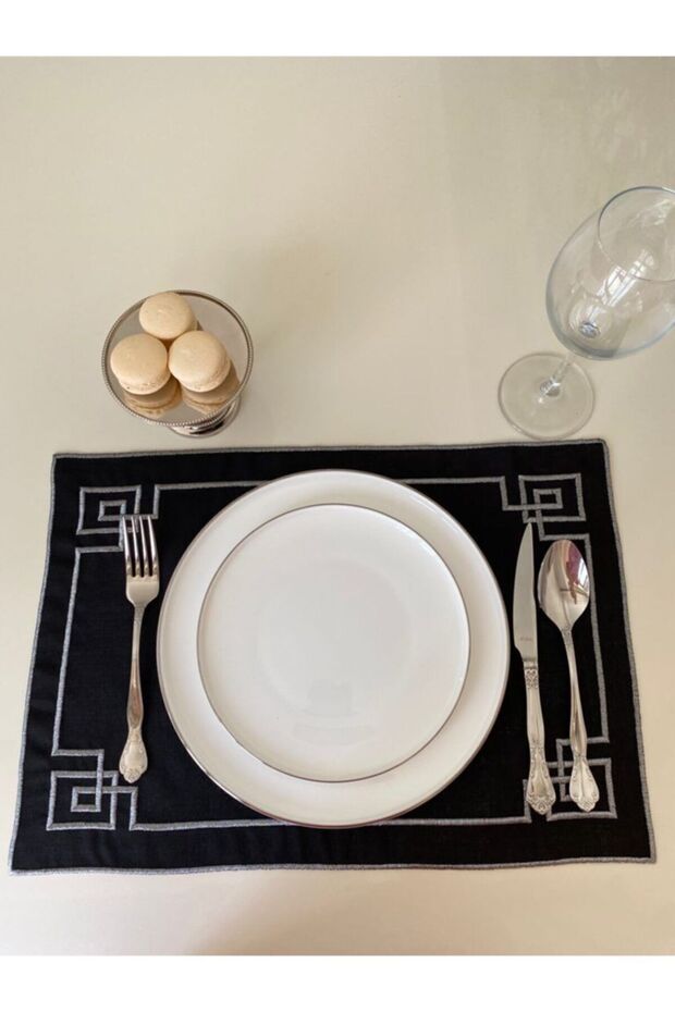 6-Piece Placemat Black Linen Fabric Geometric Embroidered Silver Lurex