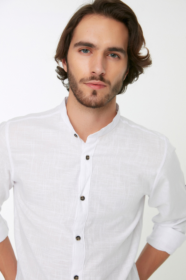 Beyaz Basic Slim Fit Hakim Yaka Apoletli %100 Pamuklu Keten Görünümlü Gömlek TMNSS20GO0188 - 3