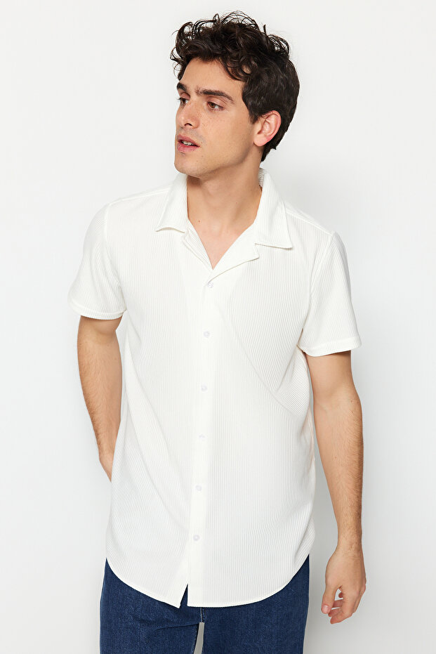 Beyaz Regular Fit Apaş Yaka Yazlık Gömlek TMNSS23GO00105 - 1