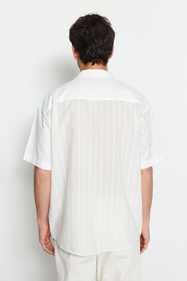 Beyaz Oversize Brode Bloklu Yazlık Gömlek TMNSS23GO00135 - 13