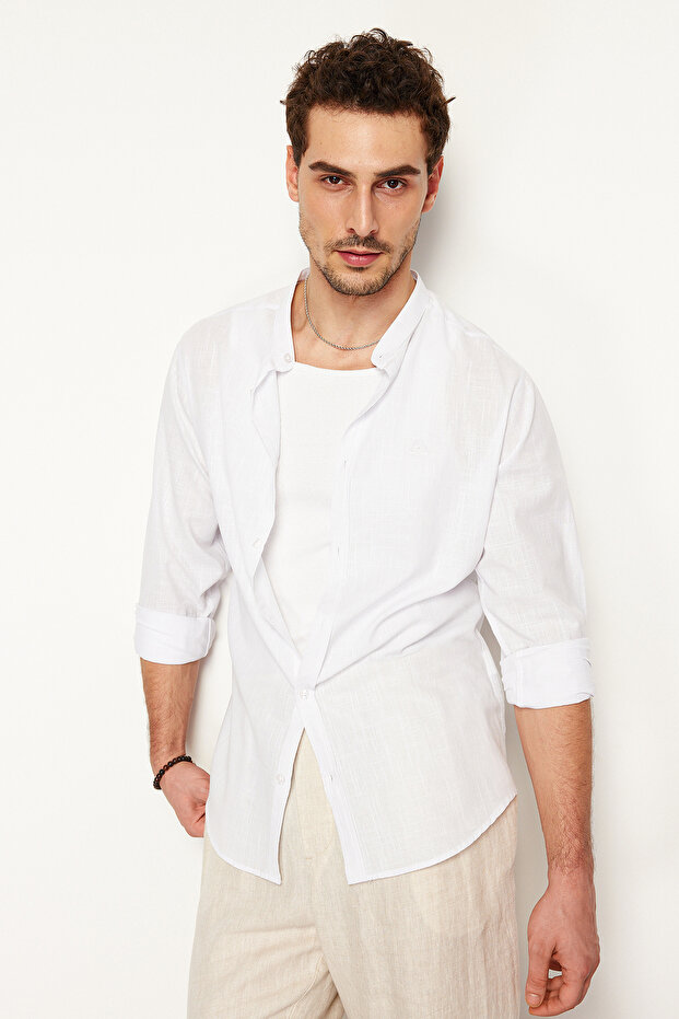 Beyaz Regular Fit Hakim Yaka Nakış Detaylı %100 Pamuklu Gömlek TMNSS24GO00009 - 5