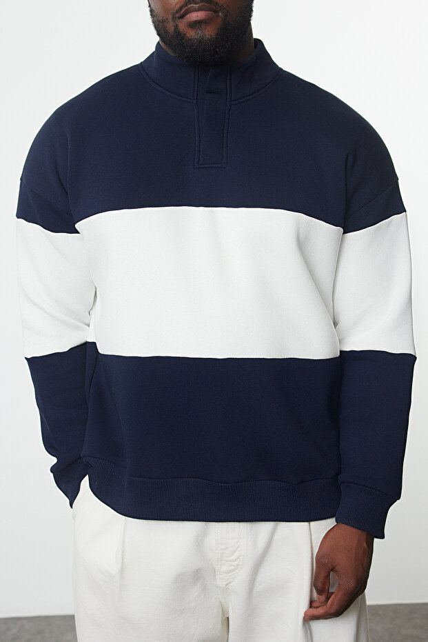 Námořnická modrá oversize fleecová mikina velké velikosti – stojáček, barevný blok TMNAW25AO00033 - 3