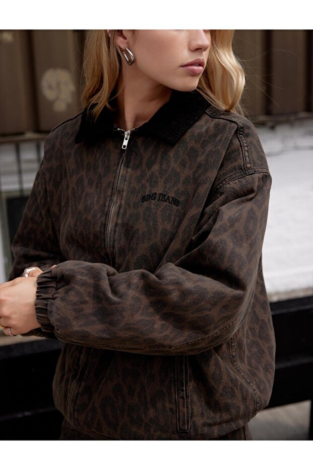 معطف قصير بنقشة الفهد كبير الحجم - 1