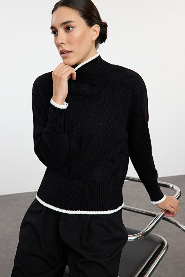 Schwarzer, weit geschnittener Basic-Strickpullover mit Farbblock-Design TWOAW25KZ00187 - 2