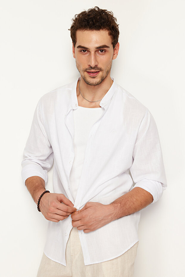 Beyaz Regular Fit Hakim Yaka Nakış Detaylı %100 Pamuklu Gömlek TMNSS24GO00009 - 3
