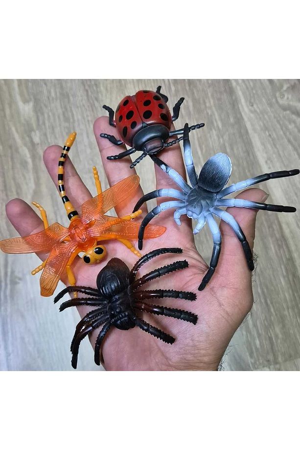 Böcek Çekirge Arı Yarasa Örümcek Uğur Böceği Peygamberdevesi Tarantula Oyuncak Büyük Hayvan 8 Set - 1