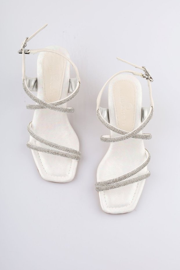 Girl's evening dress shoes, children's evening dress high-heeled shoes, girls' transparent stone detailed high-heeled shoes.