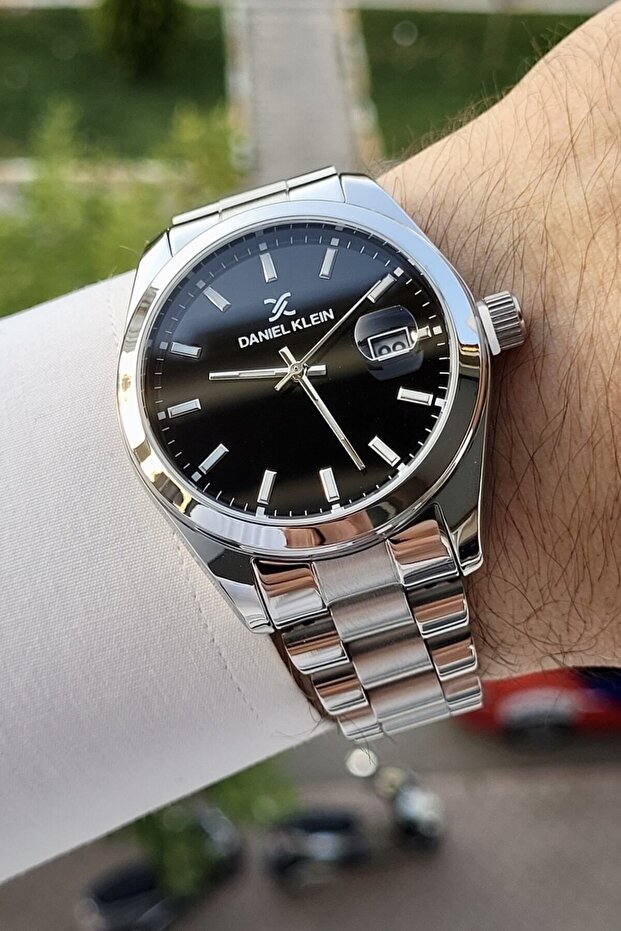Silver Black Color Men's Wristwatch with Calendar