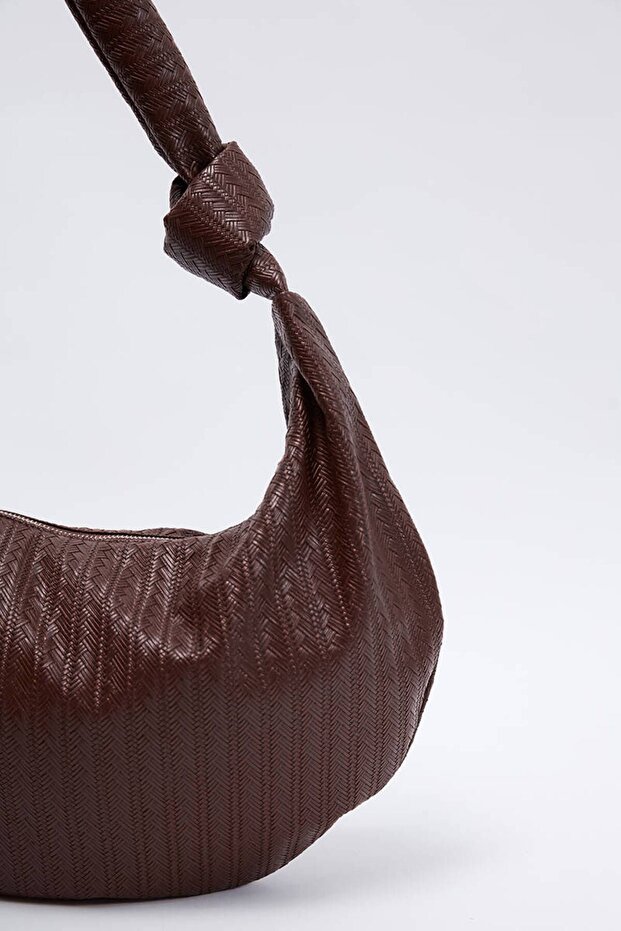 حقيبة بنية منقوشة محبوكة - 2