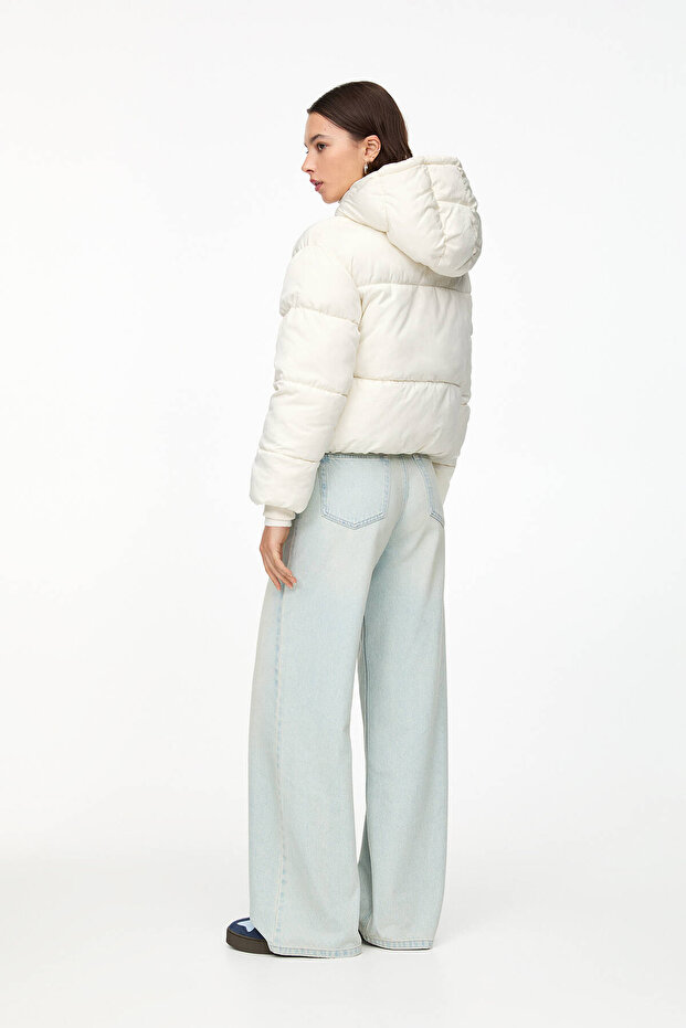 Kısa kapüşonlu şişme mont - 4