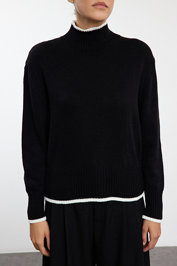 Schwarzer, weit geschnittener Basic-Strickpullover mit Farbblock-Design TWOAW25KZ00187 - 3