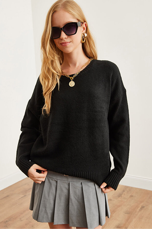 Women's Black Crew Neck Soft Textured Sweater Kzk- 19000807